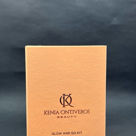 Kenia Ontiveros Glow & Go Kit NBU - Picture 4 of 5